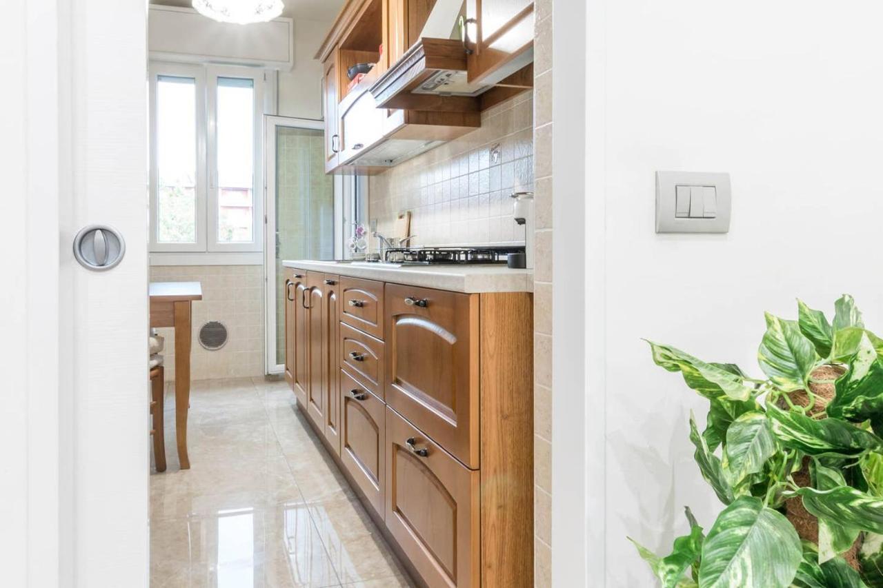 Altido Lovely Apt For 6 Located In Vibrant Gallaratese Milan Exterior photo