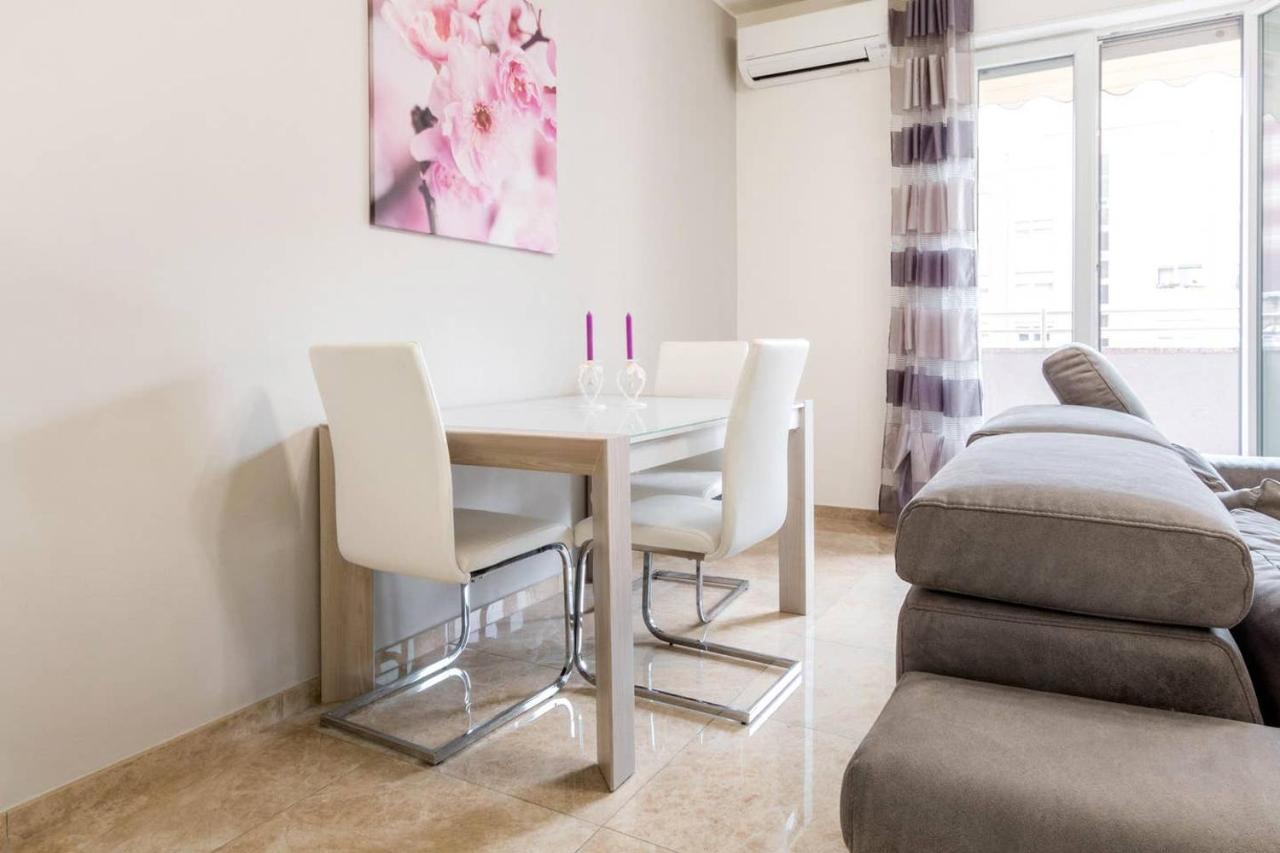 Altido Lovely Apt For 6 Located In Vibrant Gallaratese Milan Exterior photo